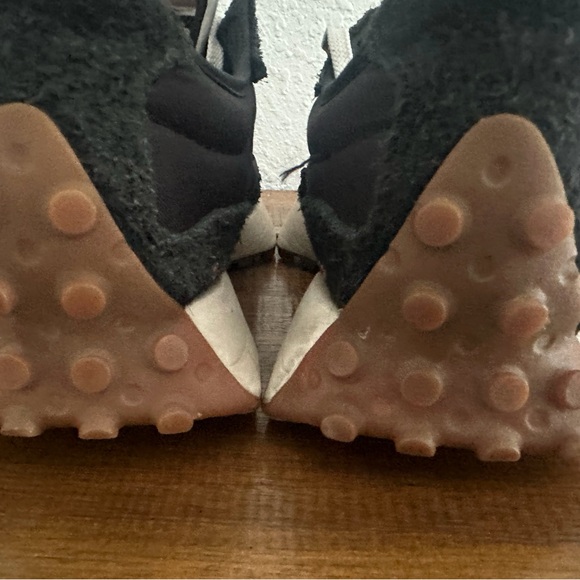 New Balance 327 Black and White Shoes - Picture 6 of 8